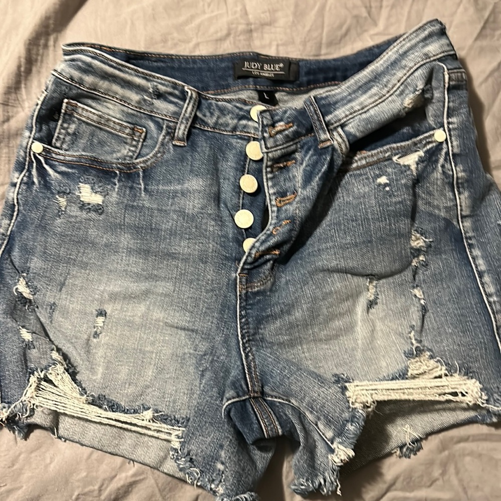 Judy blue distressed shorts
